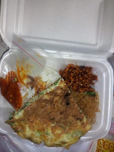 NASI UDUK DAN GORENGAN IROH