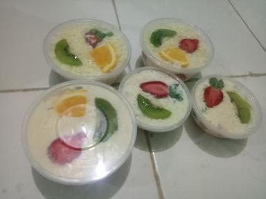 SALAD BUAH SISLIE