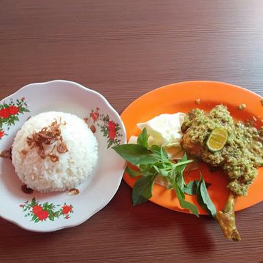 WARUNG RAYA (PECEL LELE,AYAM BAKAR,SOTO)