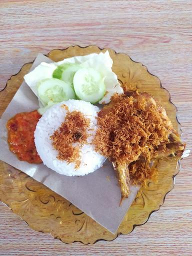 AYAM GEPREK SERUNDENG TEH EMA