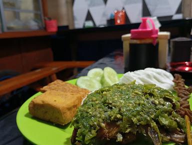 AYAM PENYET SAMBAL IJO MAMANG25