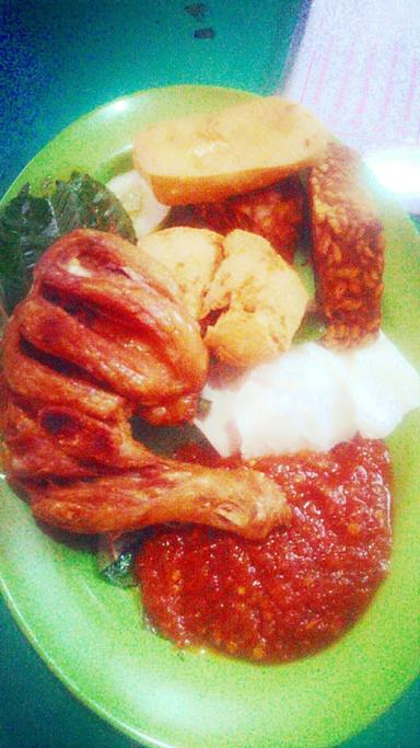 PECEL AYAM BARET