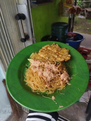 WARUNG DAN NASI UDUK KHAS BETAWI BU MALA (TN. ABANG)