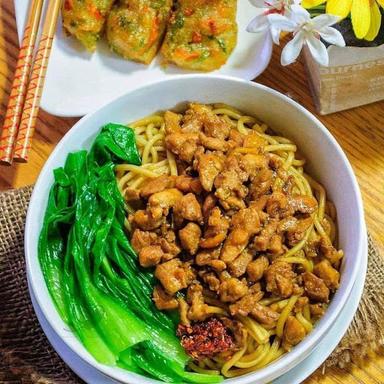 MIE AYAM GAJAHMUNGKUR PAK TRIS