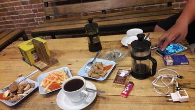 WARUNG KOPI KONCO LAWAS