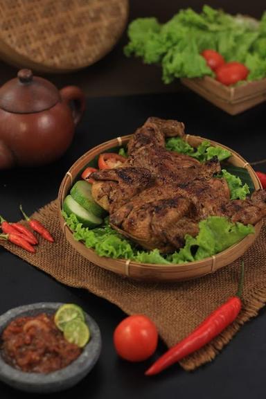 AYAM ABAH ARIEF PACARKELING (AYAM BAKAR UTUH AYAM GORENG BELAKANG KEDOKTERAN UNAIR SURABAYA)