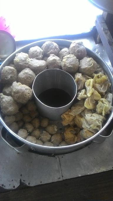 BAKSO RAKYAT DAN MIE AYAM PEJABAT