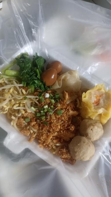 PANGSIT MIE AYAM GLORIA GADING