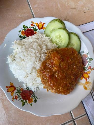 AYAM GEPREK BINTANG SUKARAHAYU