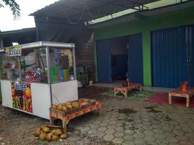 WARUNG ES KELAPA SELASIH