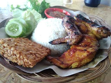 AYAM BAKAR IBU DJEN