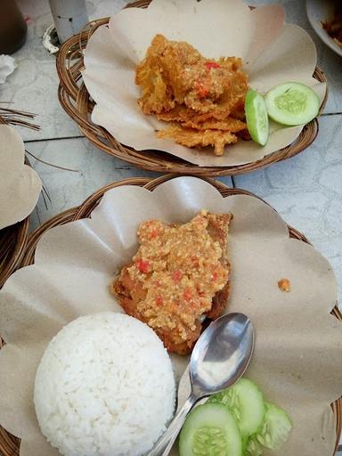 AYAM GEPREK SI GENDUT LAGUNA