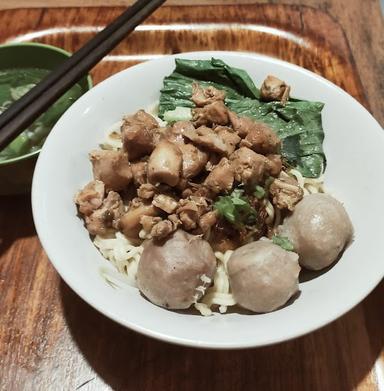 BAKSO DUADARA JEMBTAN BESI