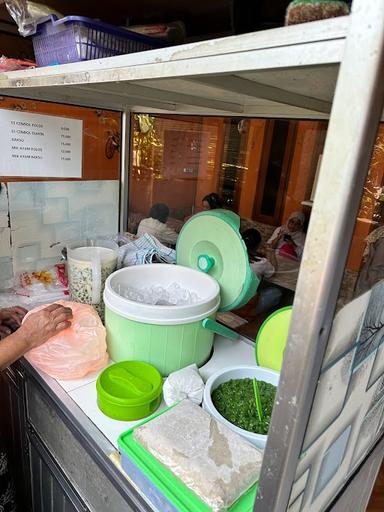 ES CENDOL DURIAN, BAKSO GEPENG, DAN MIE AYAM BU SILVI