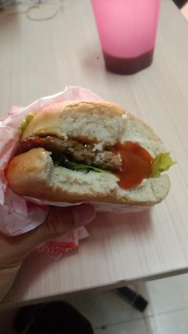 LAZATTO CHICKEN AND BURGER PAPAN MAS