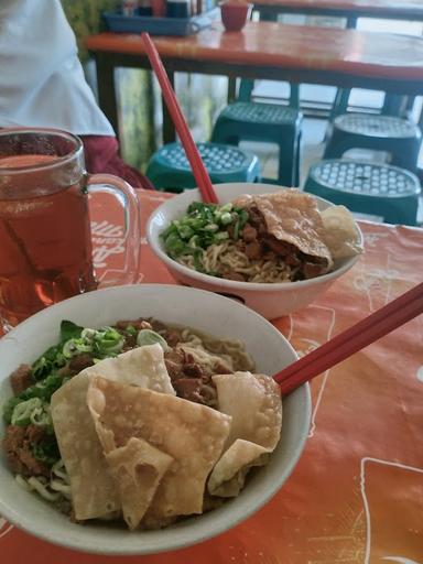 MIE AYAM & BAKSO KUMIS PERMAI 3