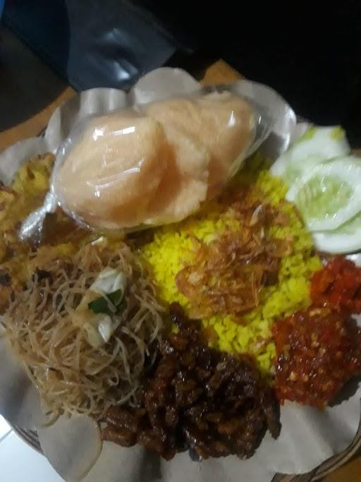 NASI KUNING & LONTONG SAYUR MPOK TINI