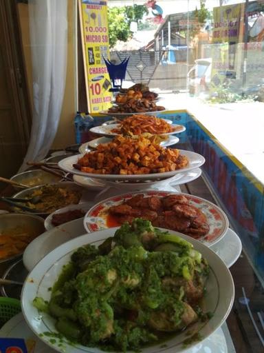 RUMAH MAKAN SAMBALADO MASAKAN PADANG