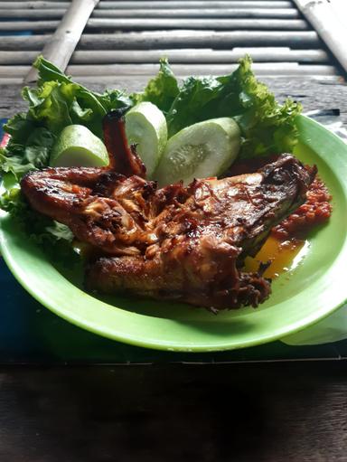 WARUNG AYAM SRUNDENG TEH RIKA