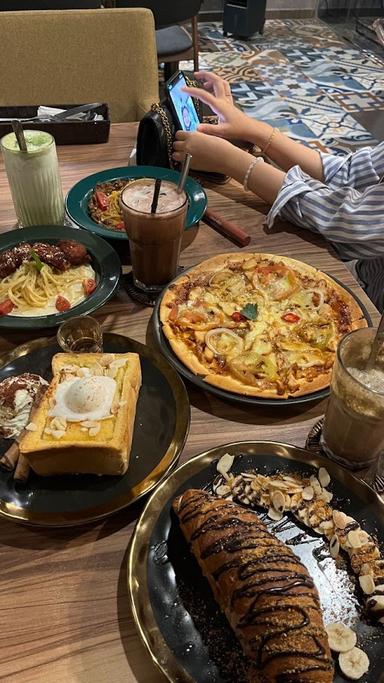 CAFE BEWOK BUKA KEMBALI