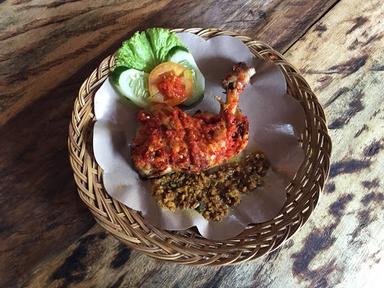 WARUNG ORGANIC FOOD & COFFEE