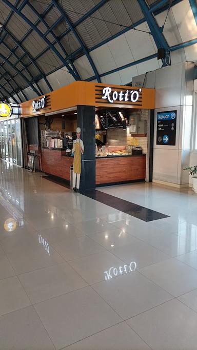 ROTI'O STASIUN PALMERAH