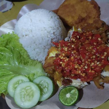 AYAM GEPREK CHI-COTY