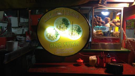 BAKSO & MIE AYAM LESTARI ANASUKA BENHIL