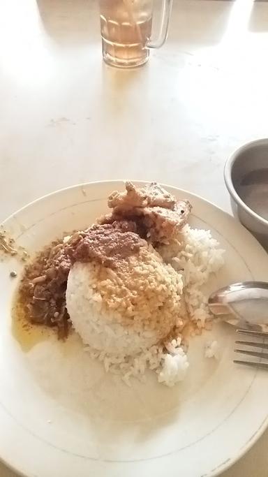 RUMAH MAKAN PADANG SARRASO