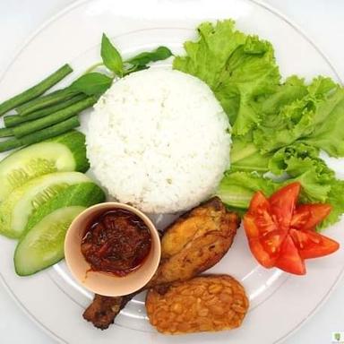 SOP BUAH & ROTI/PISANG BAKAR