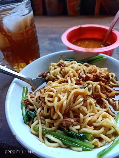 BAKSO SOLO SIMPANG TIGA