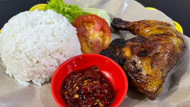 AYAM BAKAR ABAH IPOEL CIMANGGU