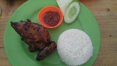 AYAM BAKAR MASMONO DAN MARTABAK MONO'S