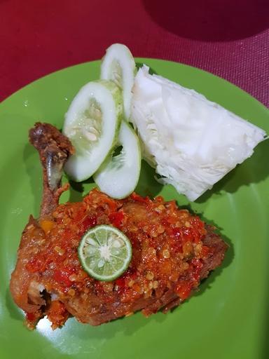 AYAM PENYET SAMBEL JERIT PUTRI