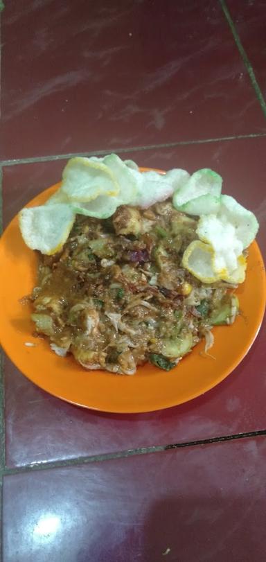 GADO-GADO AYAM PENYET UTI AYUBI