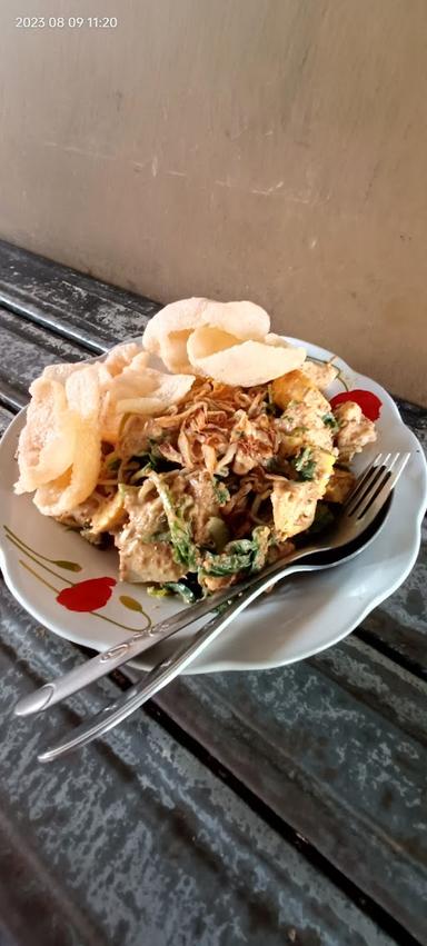 GADO-GADO NENEK