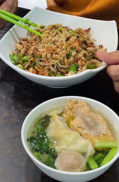 MIE AYAM BAKSO & MARTABAK AA