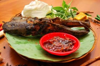 PECEL LELE BAKAR MAS DYLAN