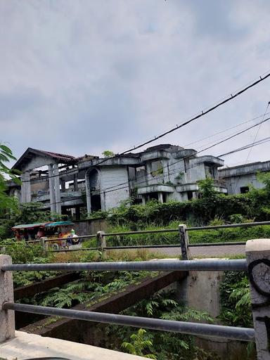 BAKSO RUMAH HANTU DARMO