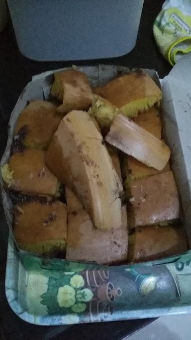 EIFFELLY (MARTABAK-TERANG BULAN) MANUKAN