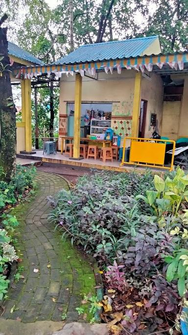 WARUNG KOPI PAK AHMAD