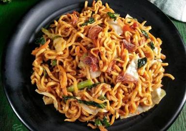 DAPUR SEDERHANA SEBLAK DAN PANGSIT GORENG