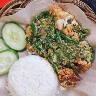 AYAM GEPREK PUSPEM