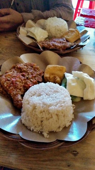 AYAM GEPUK SAMBAL BAWANG PAK GEMBUS