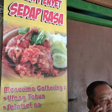 AYAM PENYET SEDAP RASA