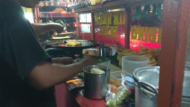 ROTI CANE DAN MARTABAK INDIA IBU GANDHI