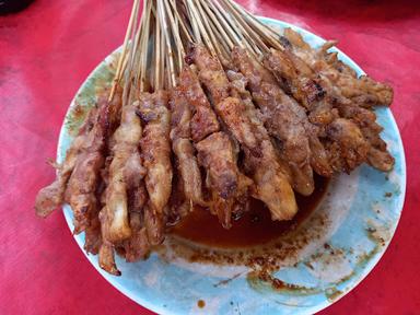 SATE AYAM DAN KAMBING MADURA