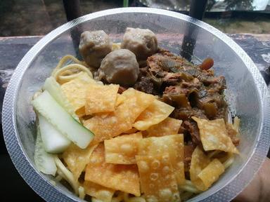 BAKSO & MIE AYAM SUMONGGO