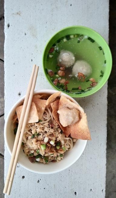 DIMSUM & MIE BAKSO