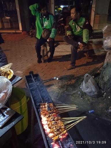 SATE AYAM PINGGIR EMBONG